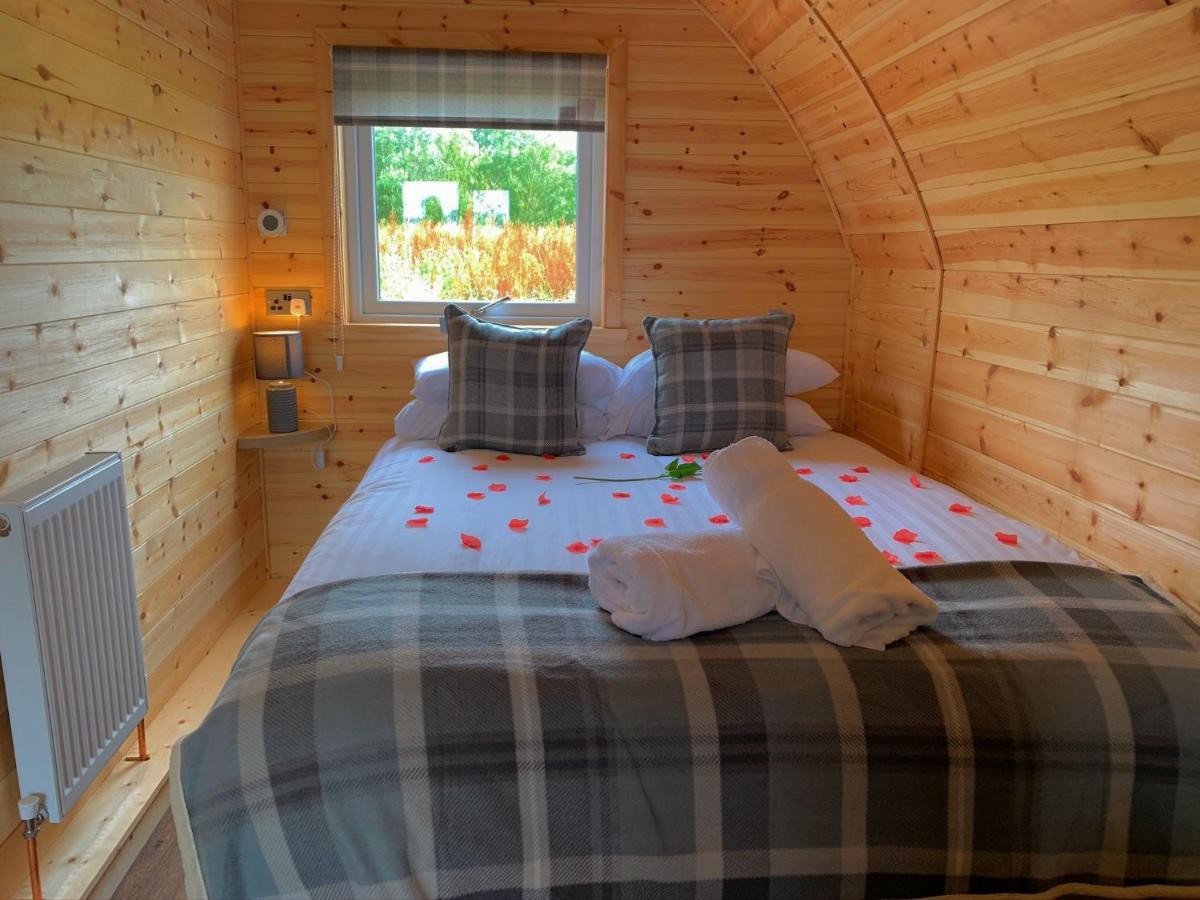 Pond View Pod 3 With Private Hot Tub -Fife - Loch Leven - Lomond Hills Villa Kelty Exterior photo